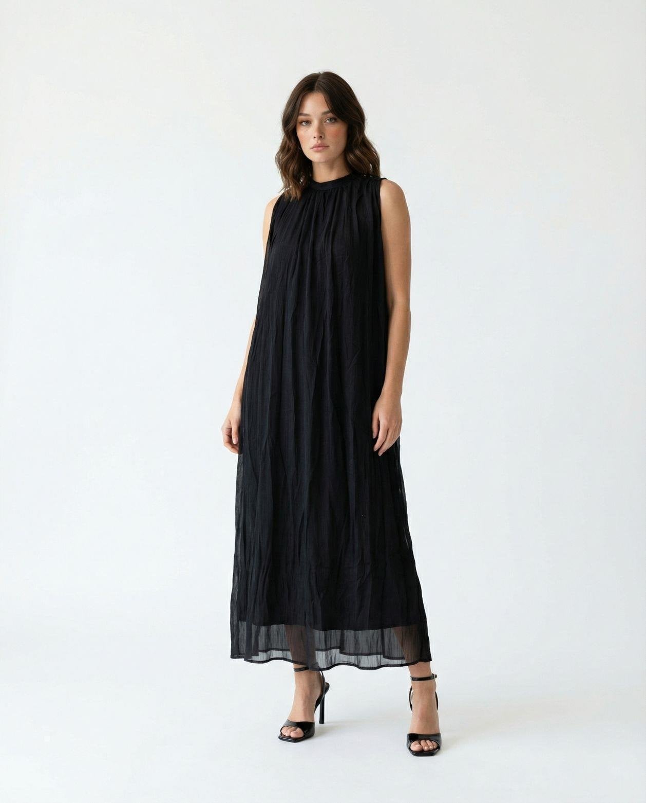 Black Sleeveless Crinkled Maxi Dress - Fame - by Peralane