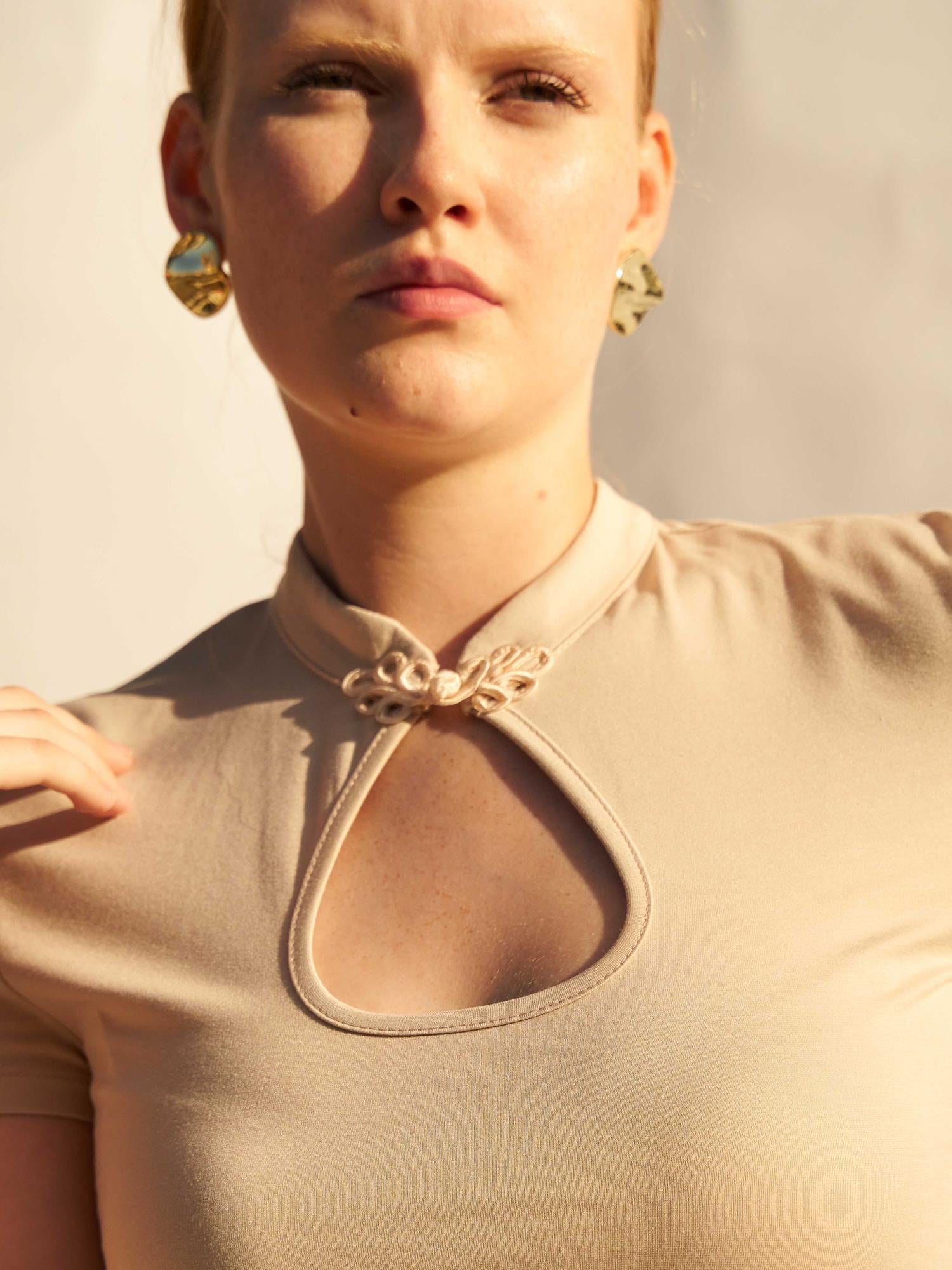 Women's Beige Knit Top with Chin Closure and Keyhole Detail - Lefon - by Peralane - photo 10