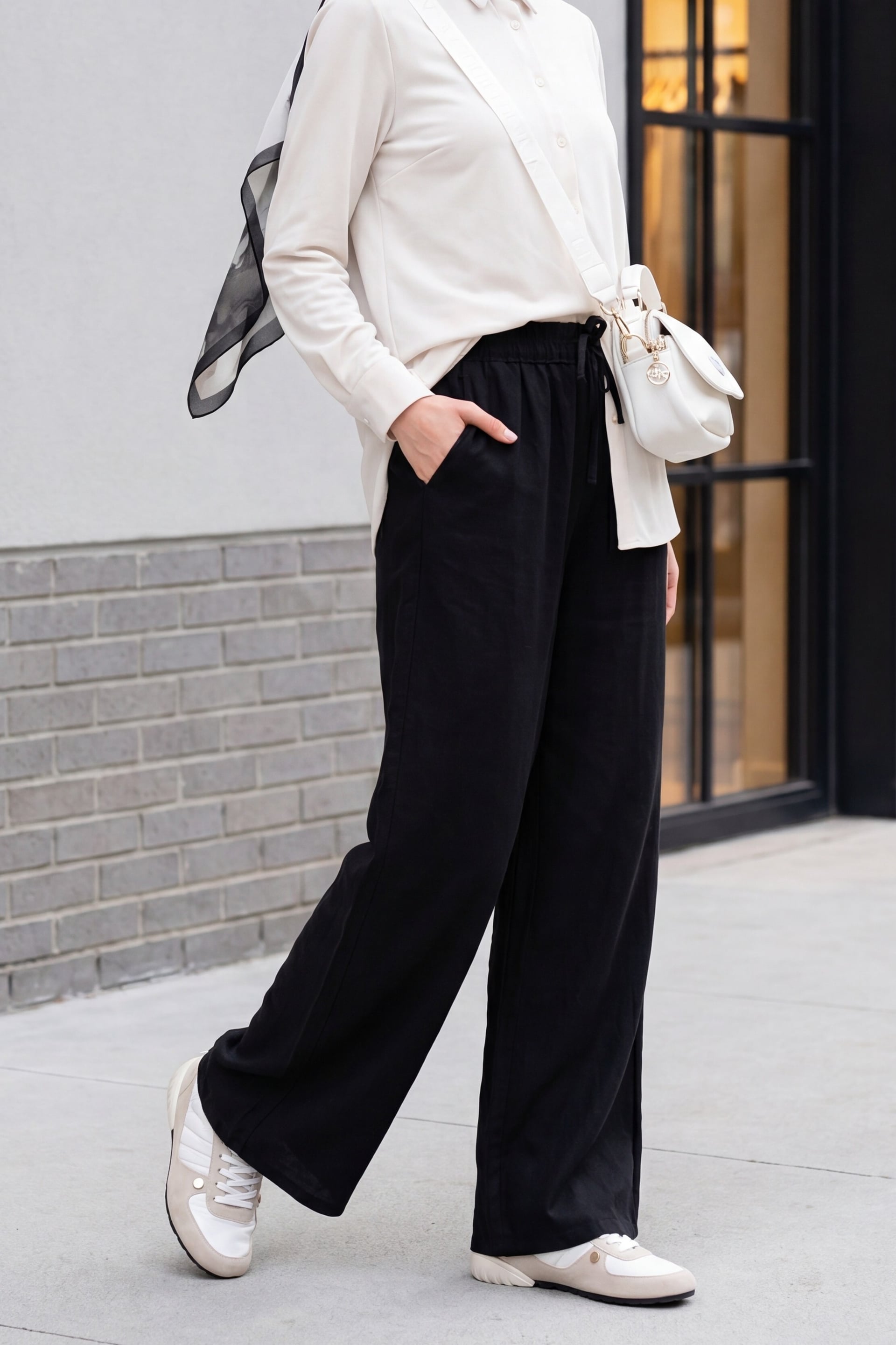 Black Wide-Leg Tencel Trousers with Elastic Waist and Pockets - Podyumplus - by Peralane