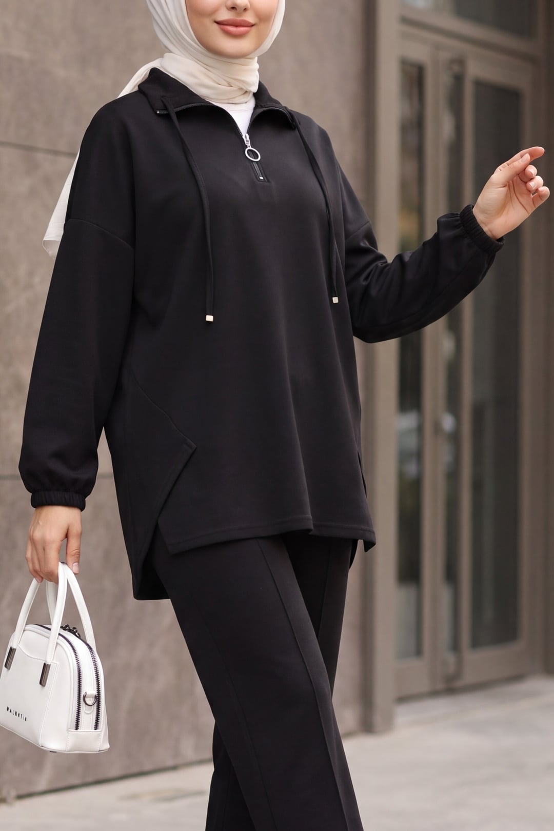 Black Hooded Sweatshirt and Trousers Set with Tunnel Drawstring - Podyumplus - by Peralane