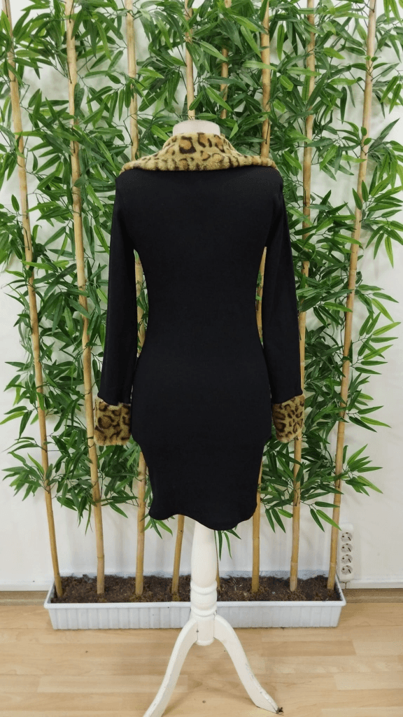 Women's Long Sleeve V-Neck Dress with Faux Fur Trim - Janes - by Peralane - photo 7