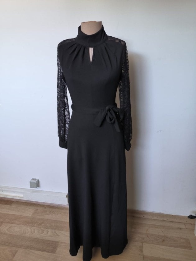 Women's Long-Sleeve Black Crepe Dress with Lace Sleeves and Keyhole Neckline - Janes - by Peralane - photo 4