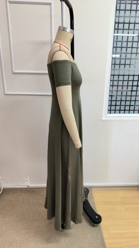Women's Off-Shoulder Elasticated Long Viscose Dress in Olive Green - Janes - by Peralane - photo 5