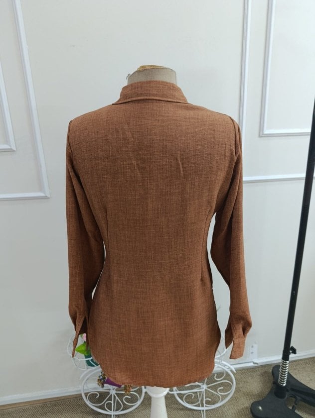 Women's Long-Sleeve Collared Button-Front Shirt with Side Slits - Janes - by Peralane - photo 7