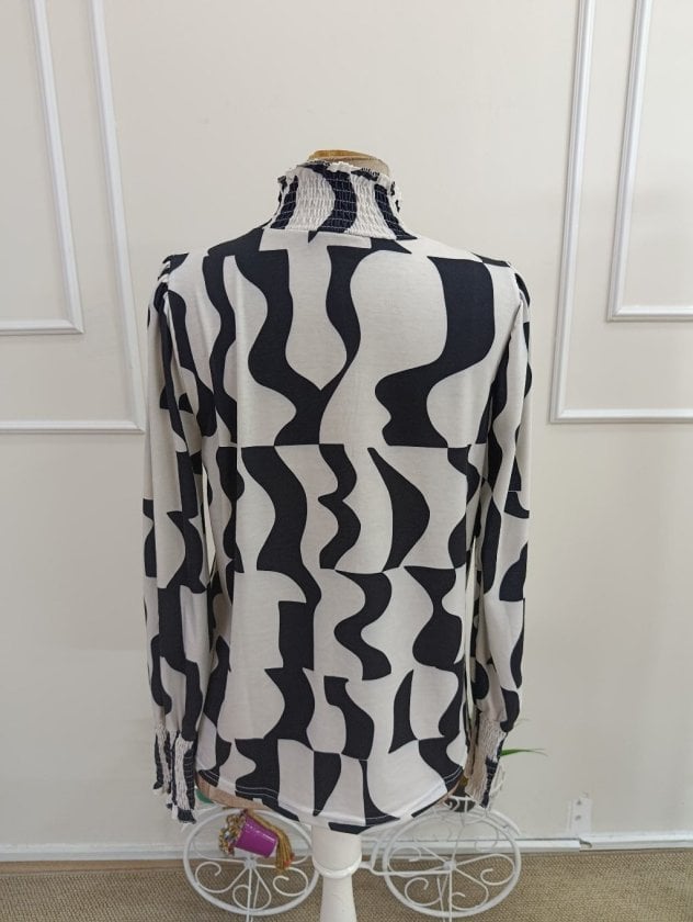 Women's Long-Sleeved Smocked Neck Blouse with Abstract Print - Janes - by Peralane - photo 6