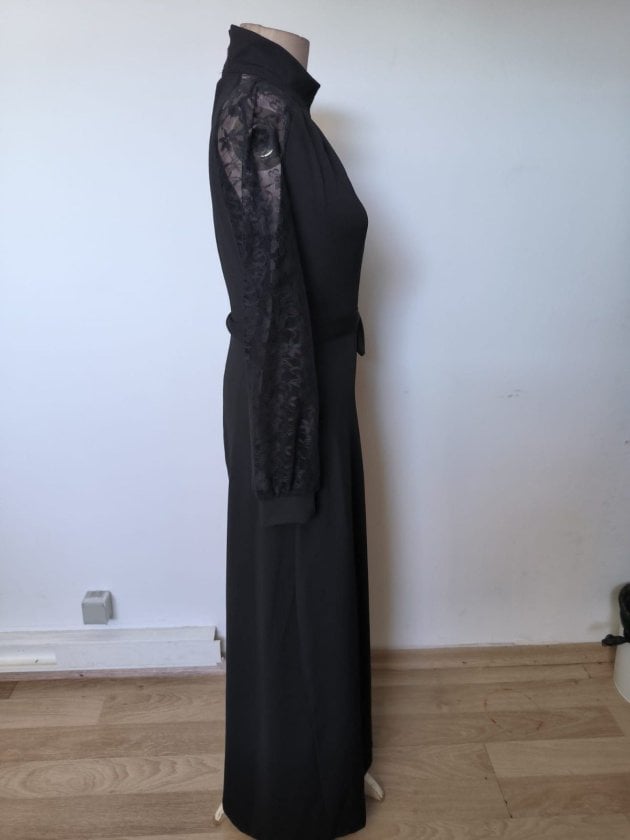 Women's Long-Sleeve Black Crepe Dress with Lace Sleeves and Keyhole Neckline - Janes - by Peralane - photo 5