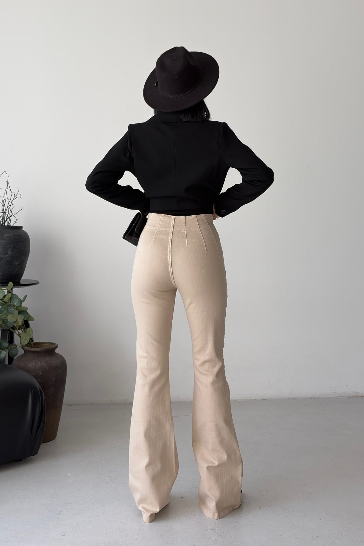 Pleated Flared Denim Trousers in Light Beige - Madrid Fit - Xlove - by Peralane - photo 5
