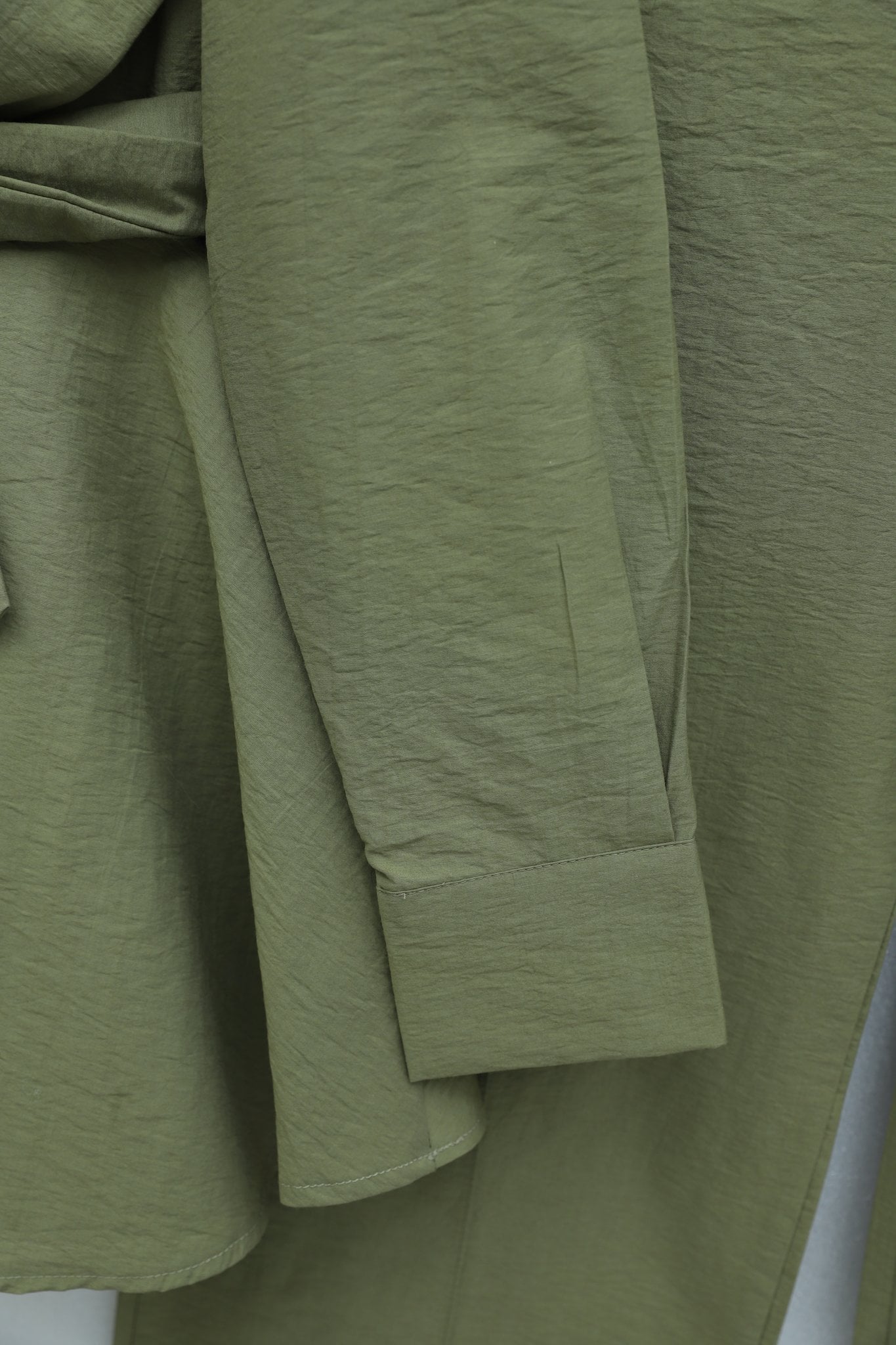 Belted Bow Detail Cupro Two-Piece Set with Trousers - Olive Green - Podyumplus - by Peralane - photo 6