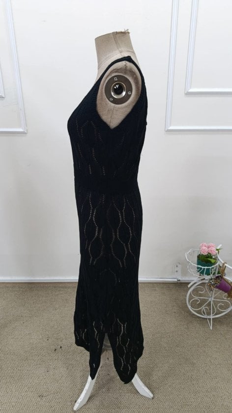 Women's Sleeveless V-Neck Long Knit Dress in Black - Janes - by Peralane - photo 7