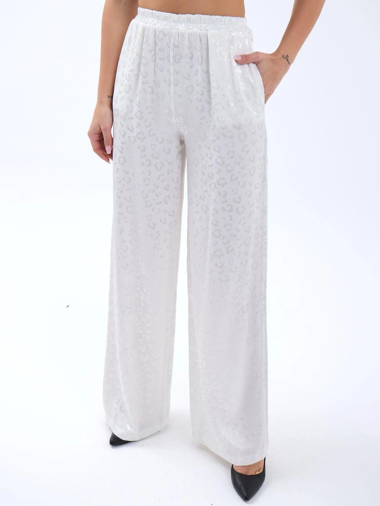 Women's Black Lace Bralette and White Leopard Print Wide-Leg Trouser Loungewear Set - Fame - by Peralane - photo 3