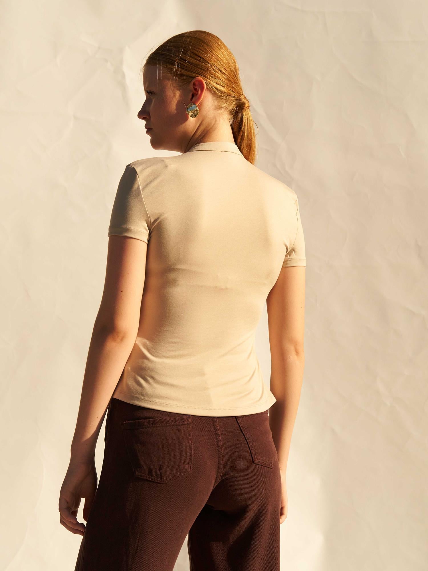 Women's Beige Knit Top with Chin Closure and Keyhole Detail - Lefon - by Peralane - photo 3