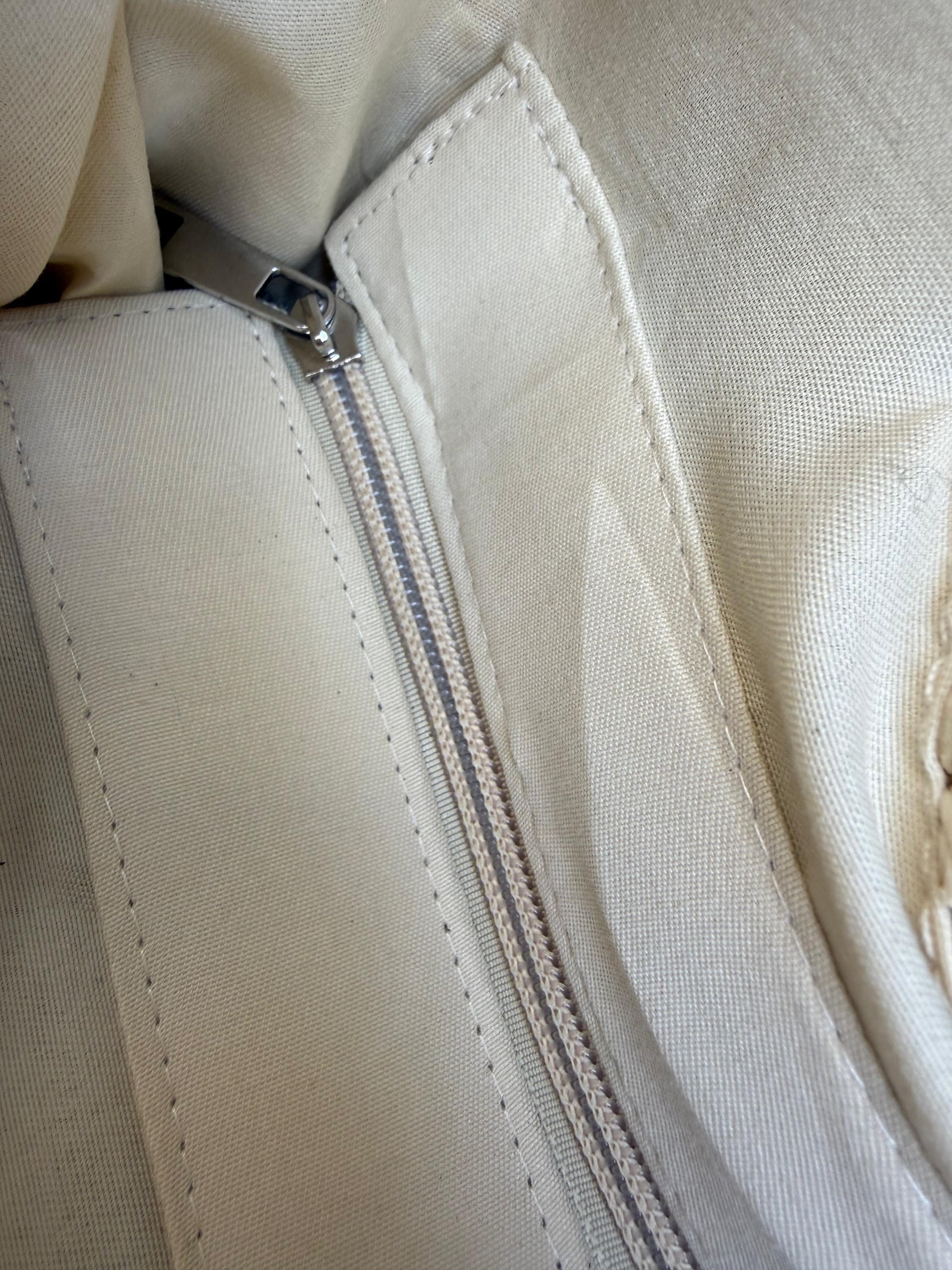 Beige Woven Straw Tote Bag with Black and White Striped Handle and Pom-Pom Trims - Nesvay - by Peralane - photo 5