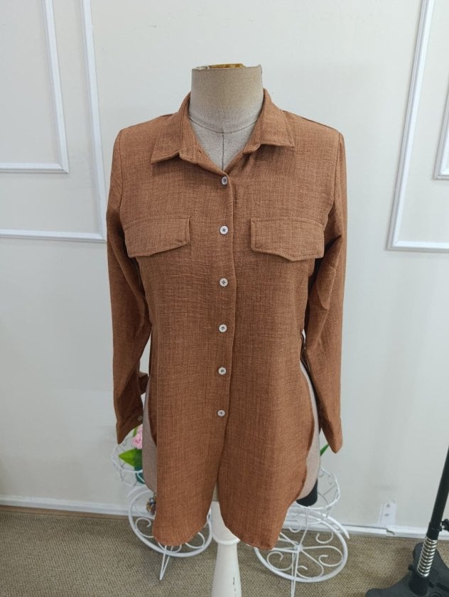 Women's Long-Sleeve Collared Button-Front Shirt with Side Slits - Janes - by Peralane - photo 4