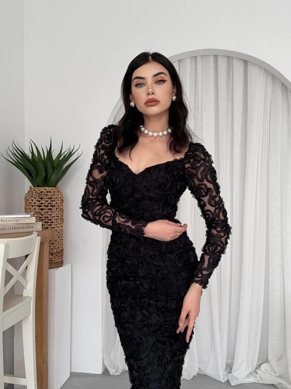 Folers Rose Patterned Midi Dress in Black with Sweetheart Neckline - Etika - by Peralane - photo 3