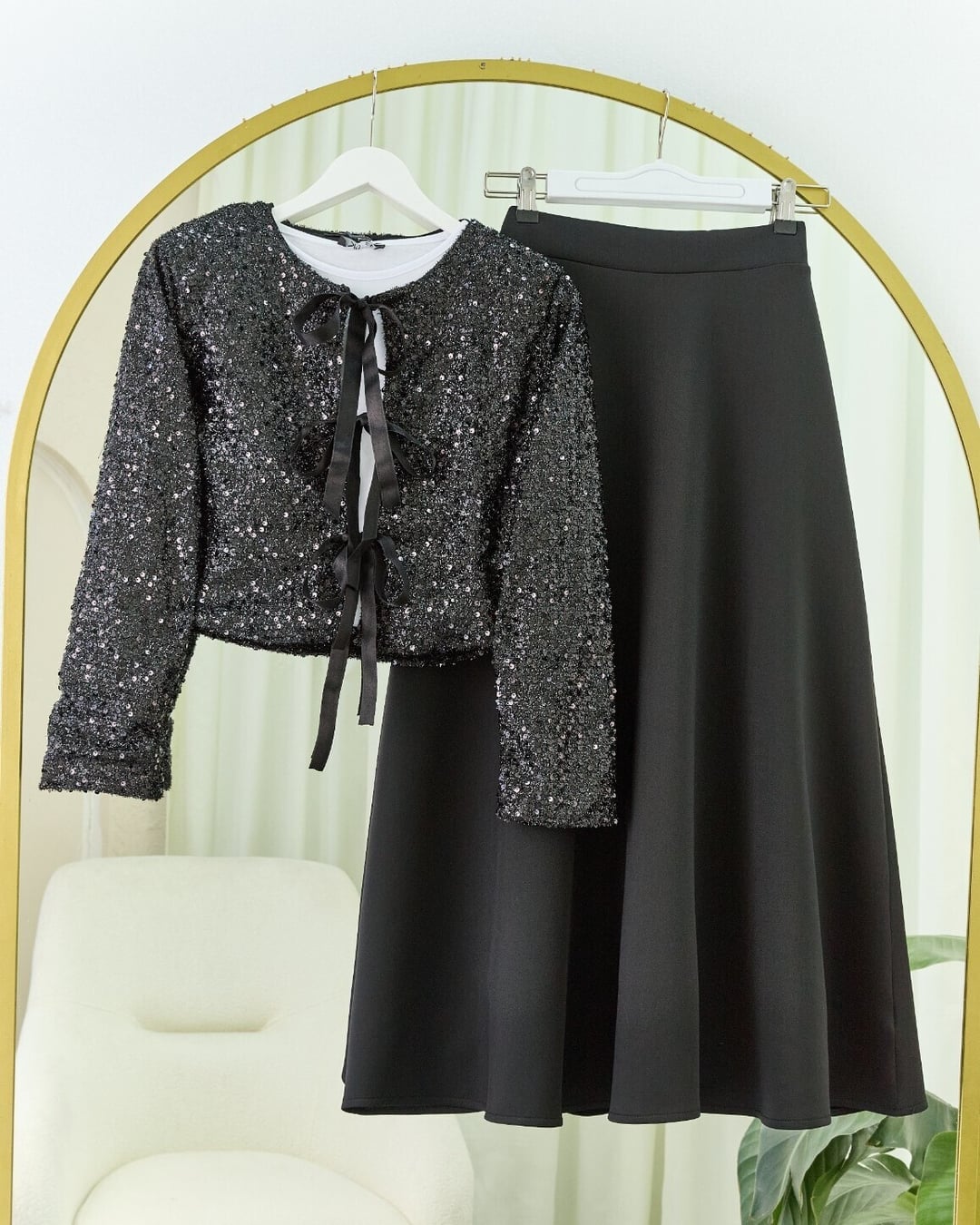 Sequined Jacket and Flared Skirt Suit in Black - Podyumplus - by Peralane - photo 3