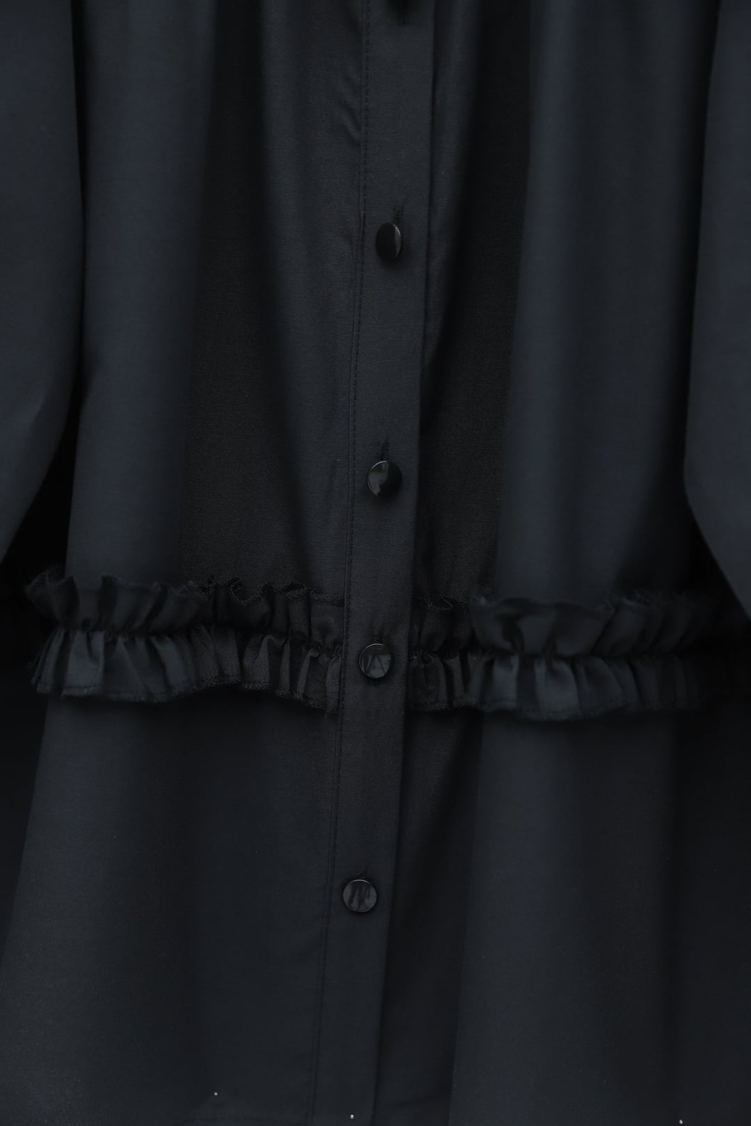 Black Poplin Tunic with Ruffled Hem and Button Front - Podyumplus - by Peralane - photo 7