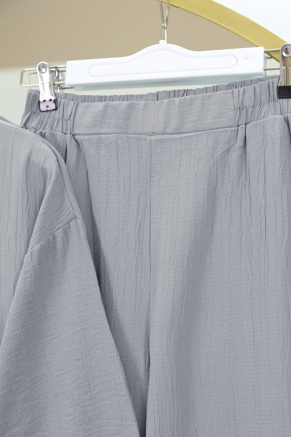 Women's Crinkled Lounge Set with Tie-Front Jacket and Wide-Leg Trousers - Grey - Podyumplus - by Peralane - photo 6