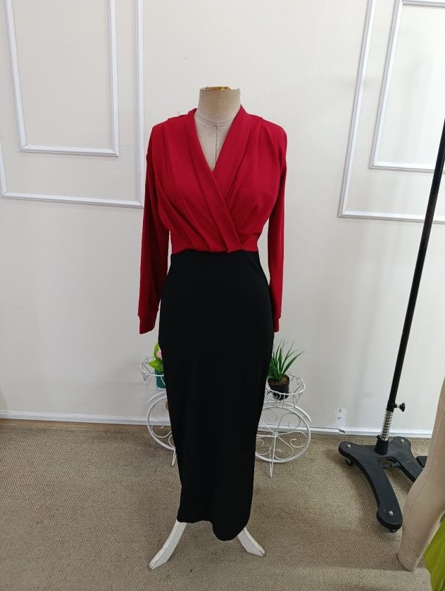 Women's Long Sleeve Wrap Collar Beltless Long Crepe Dress in Red - Janes - by Peralane - photo 5
