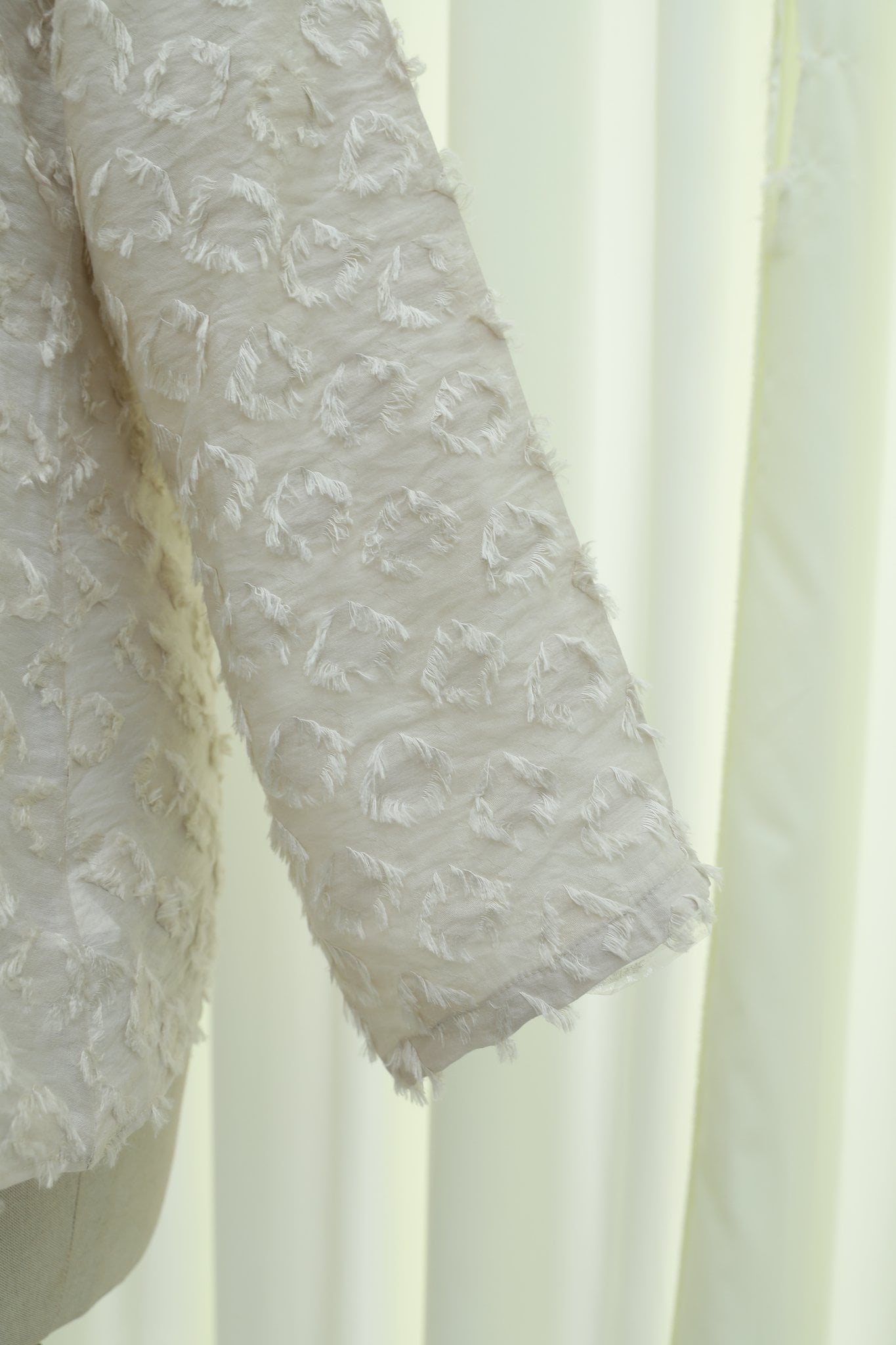 Stone-Colored Jacquard Kimono Cardigan with Front Ties and Ruffled Trim - Podyumplus - by Peralane - photo 6