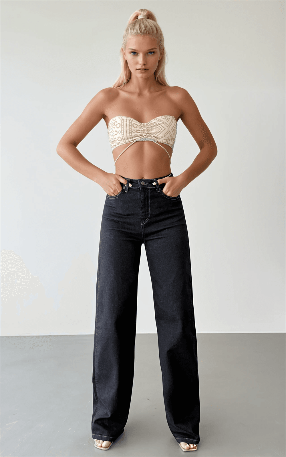 Women's High Waist Flared Rinse Jeans with Frayed Hem - Lacarino Jeans - by Peralane - photo 4