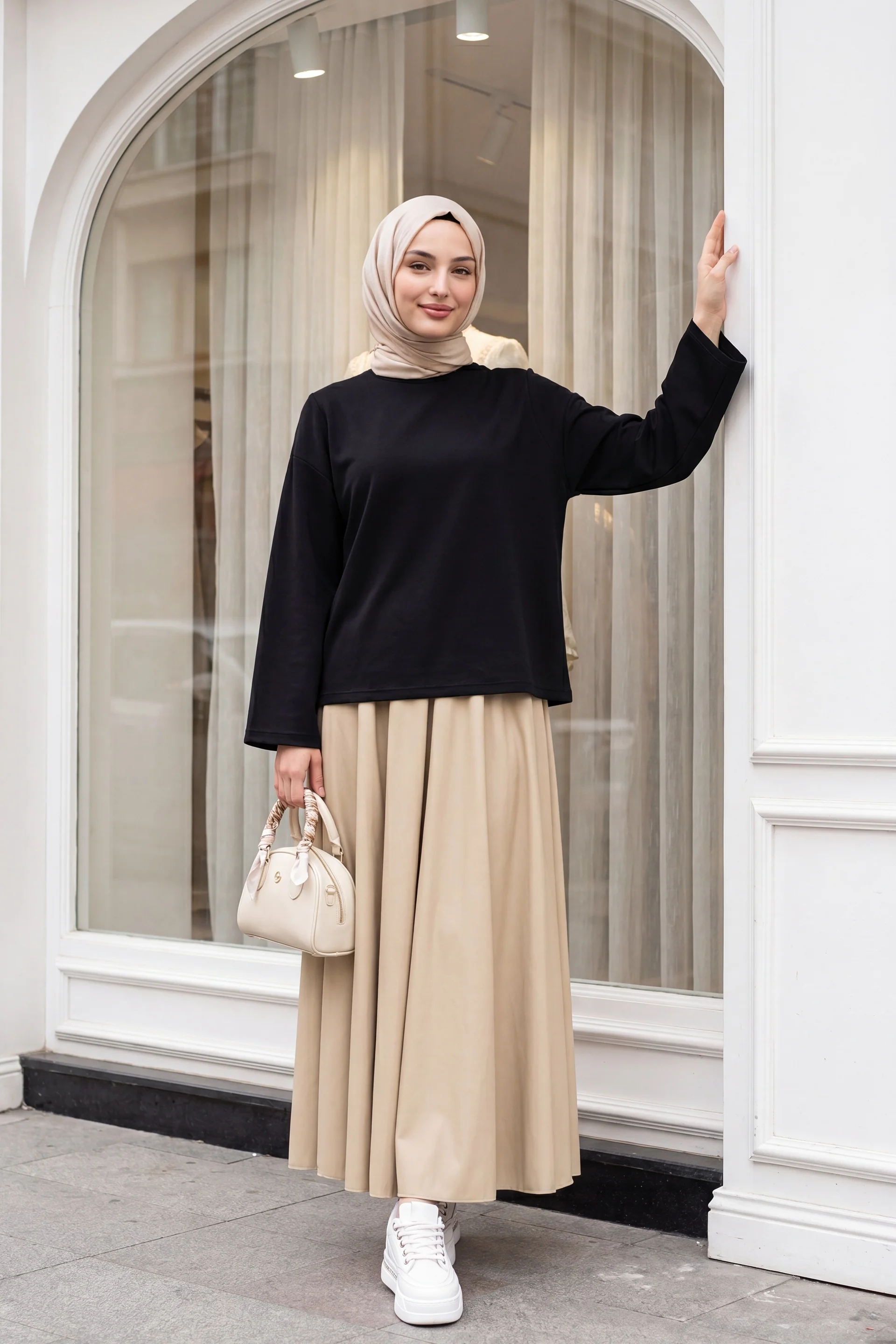 Black Round Neck Relaxed Fit Knit Top - Podyumplus - by Peralane