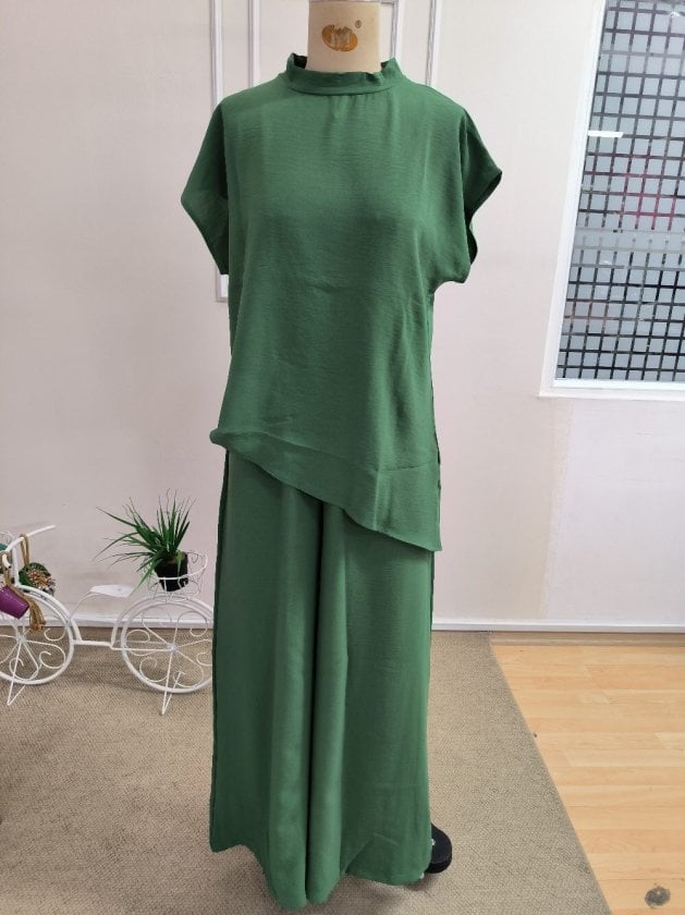 Women's Sleeveless Mock-Neck Top and Wide-Leg Trousers Two-Piece Set in Dark Green - Janes - by Peralane - photo 4