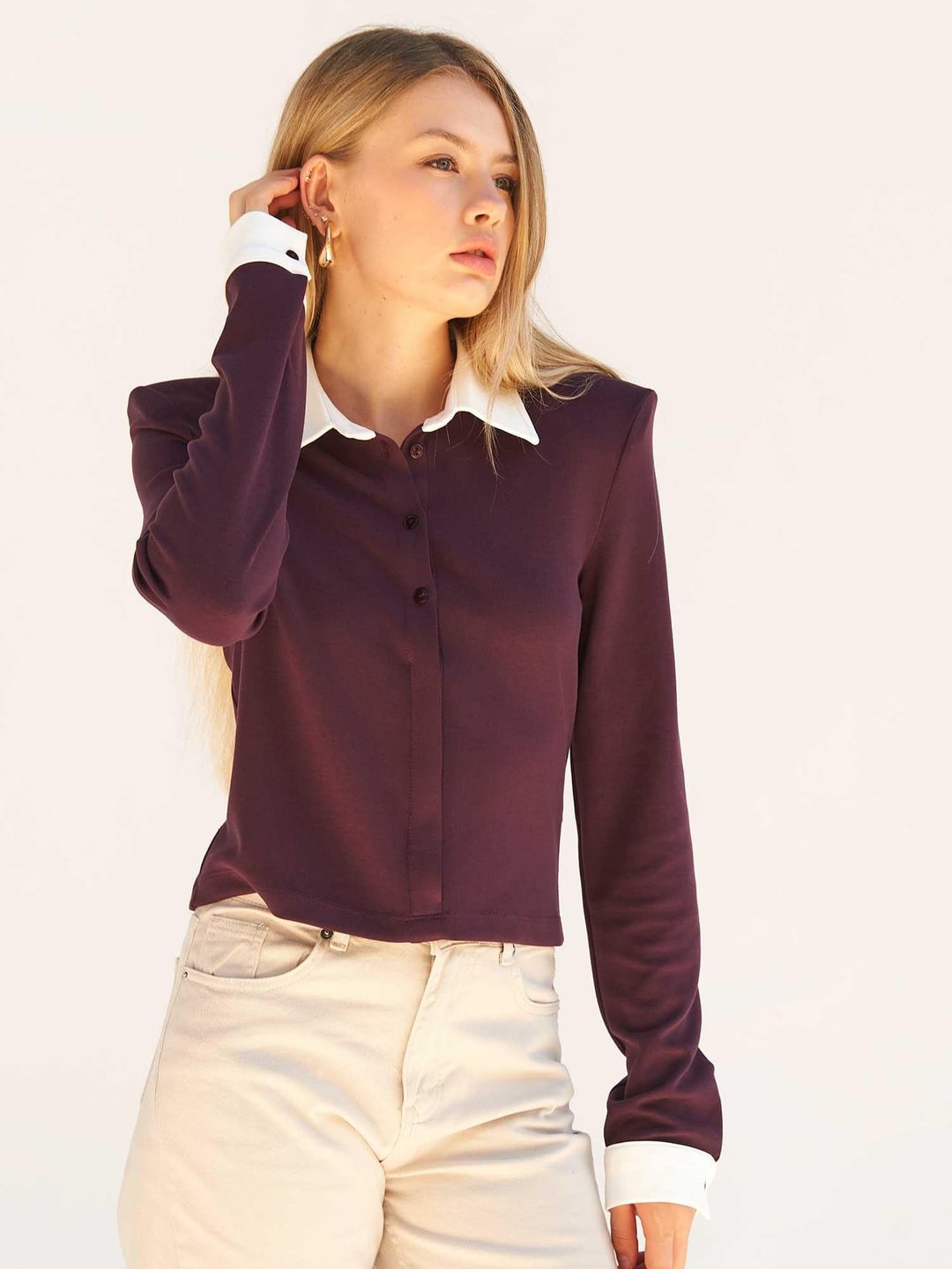 Long-Sleeved Collared Knit Blouse in Deep Plum - Lefon - by Peralane - photo 6