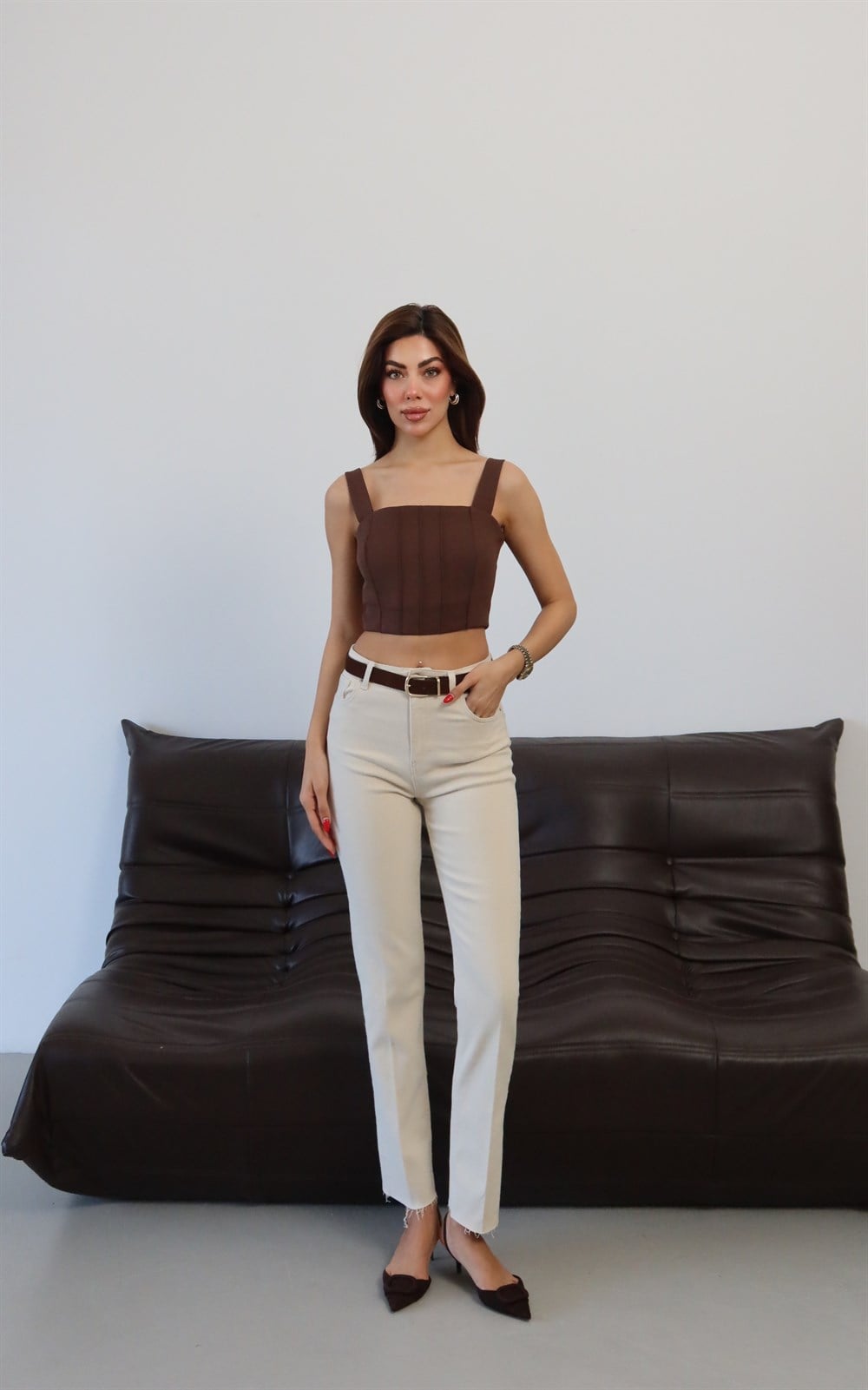 High-Waist Straight Leg Jean Trousers with Cut Detail and Belt - Lacarino Jeans - by Peralane - photo 3