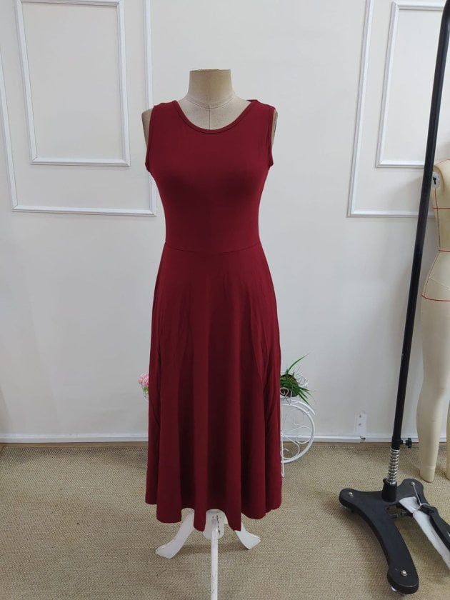 Burgundy Sleeveless Boat Neck Midi Viscose Dress - Janes - by Peralane - photo 4