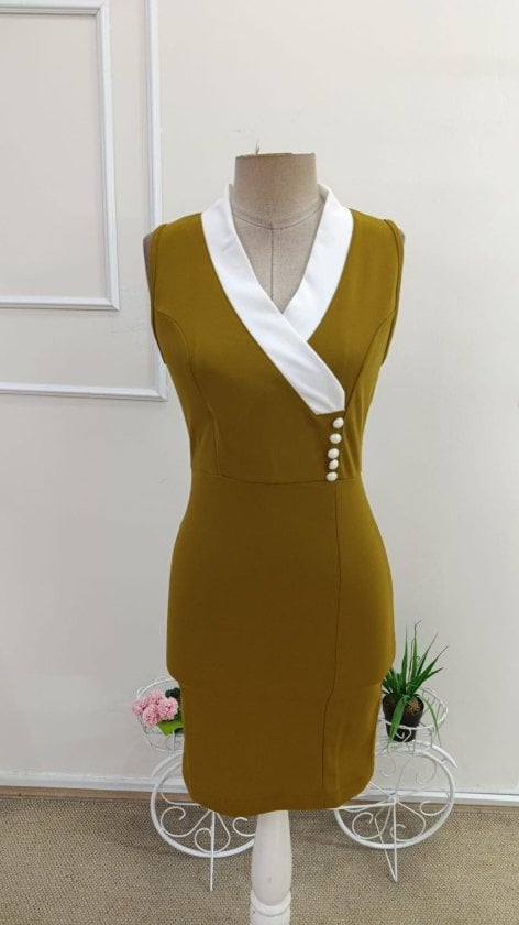 Women's Sleeveless Olive Green Faux Wrap Dress with Contrast Collar - Janes - by Peralane - photo 4