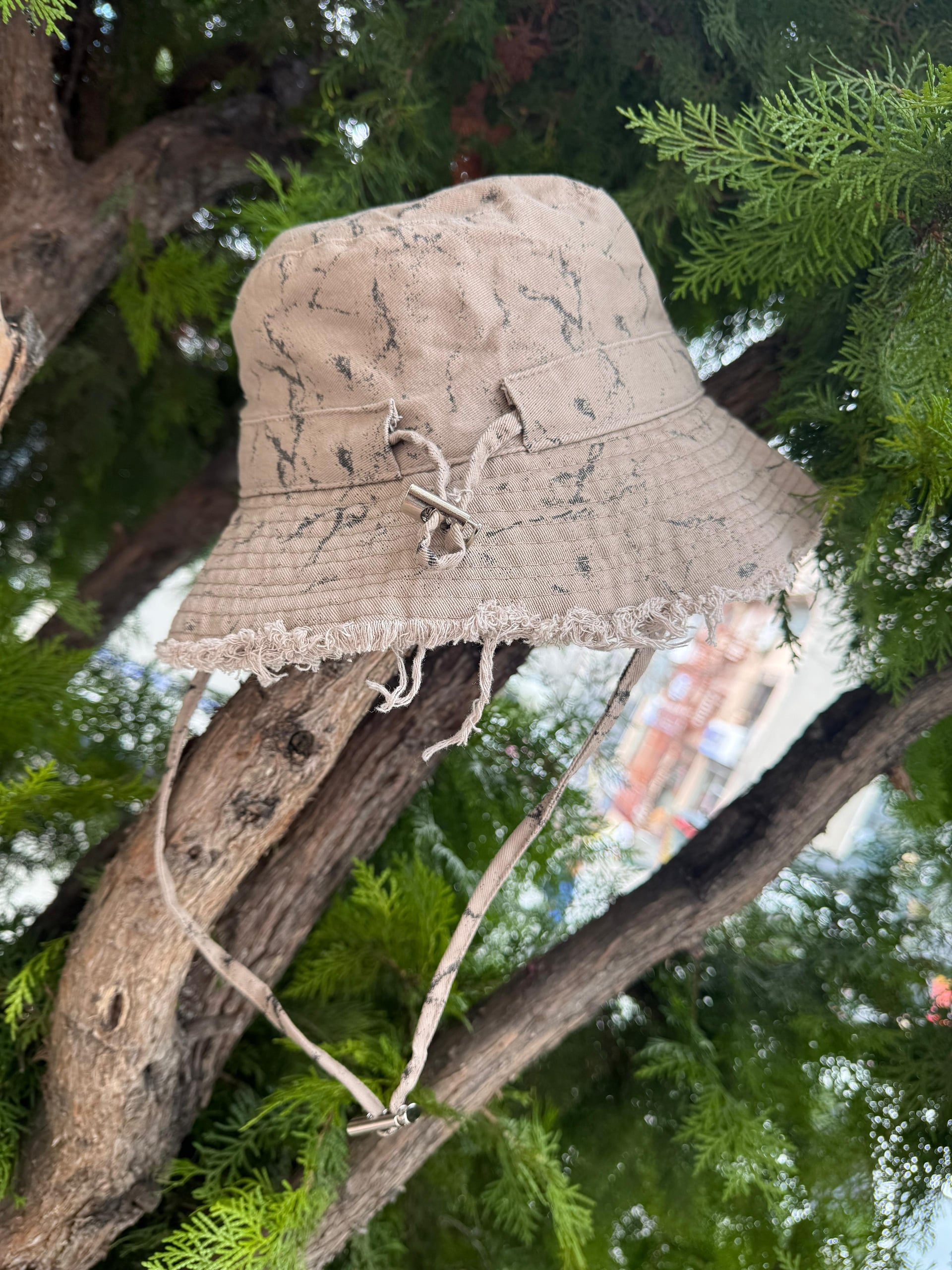 Beige Distressed Linen Bucket Hat with Drawstring - Nesvay - by Peralane - photo 4
