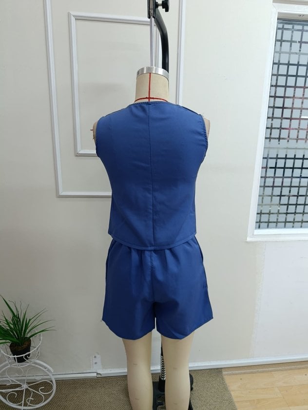 Women's Sleeveless V-Neck Buttoned Satin Vest and Shorts Two-Piece Set - Janes - by Peralane - photo 6