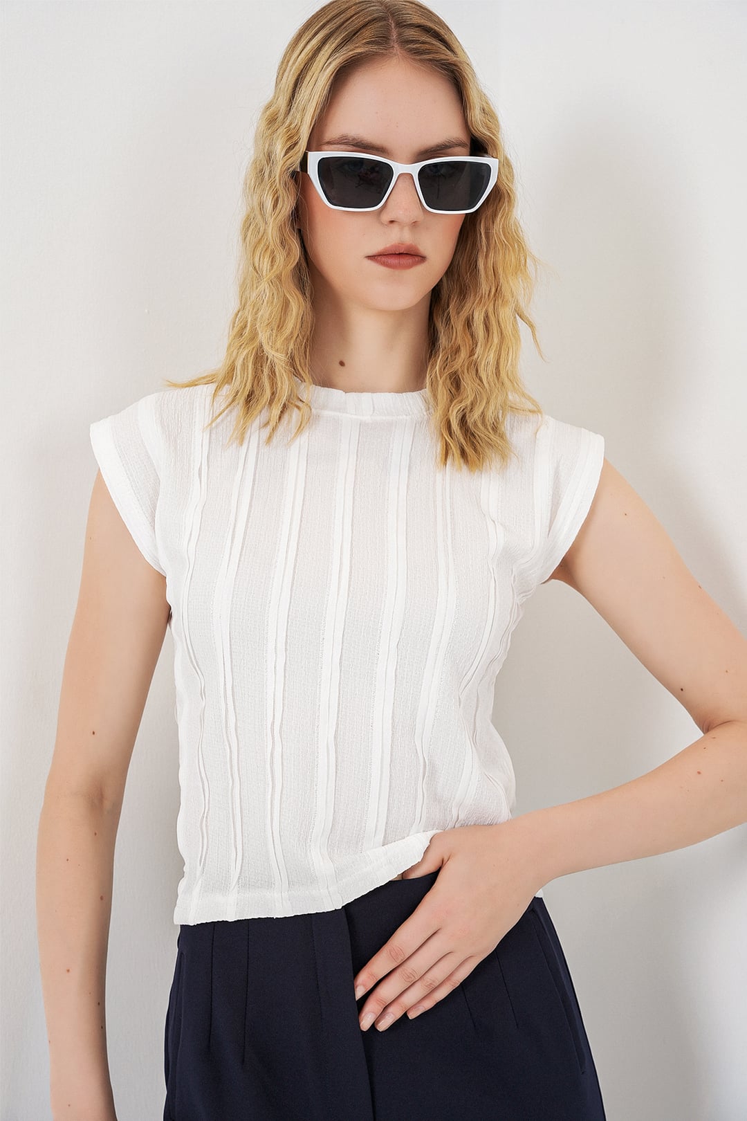 Women's Textured Sleeveless Knit Blouse White - Bigdart - by Peralane - photo 6