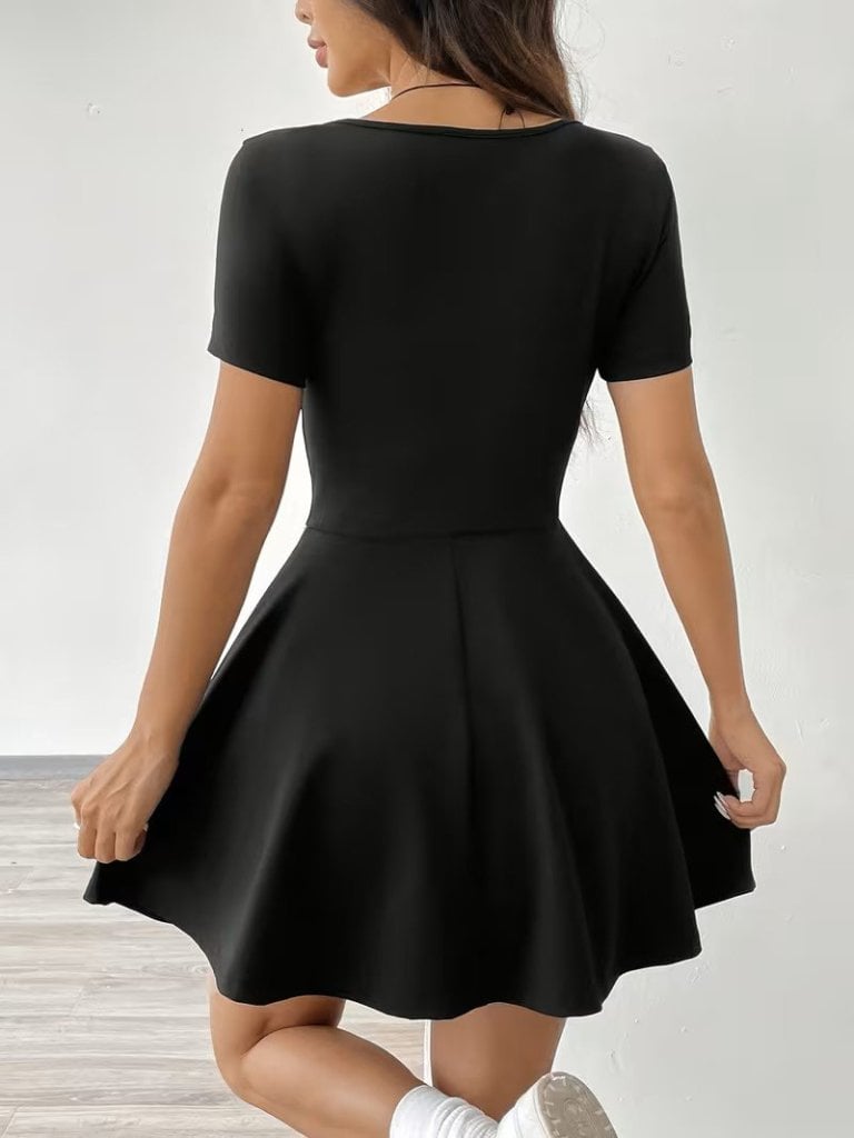 Women's Short-Sleeved Square Neck Dress with Pockets and Built-in Shorts - Janes - by Peralane - photo 4