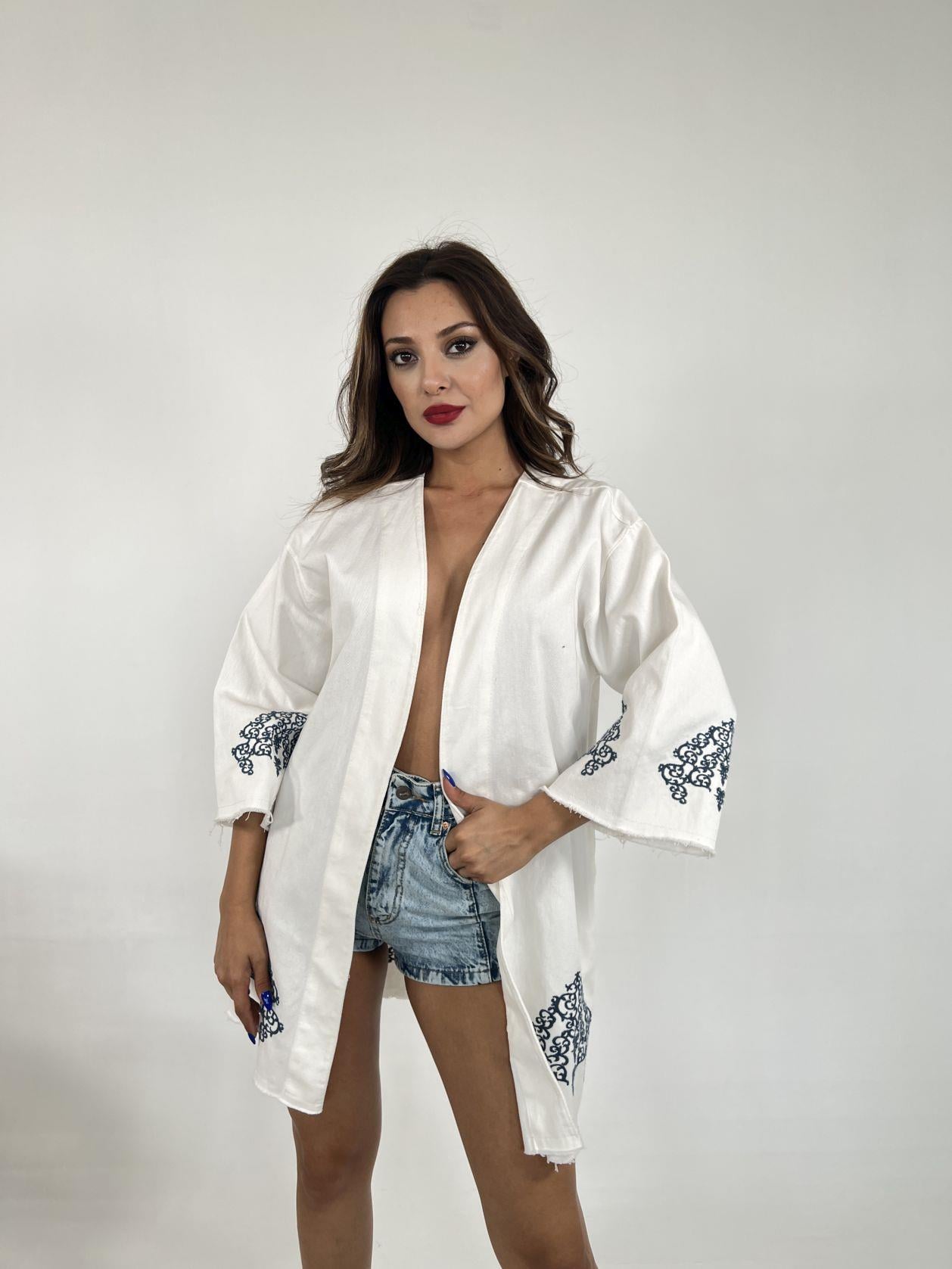 White Embroidered Kimono with Blue Pattern | Women's Lightweight Cotton Kimono - Fame - by Peralane - photo 2