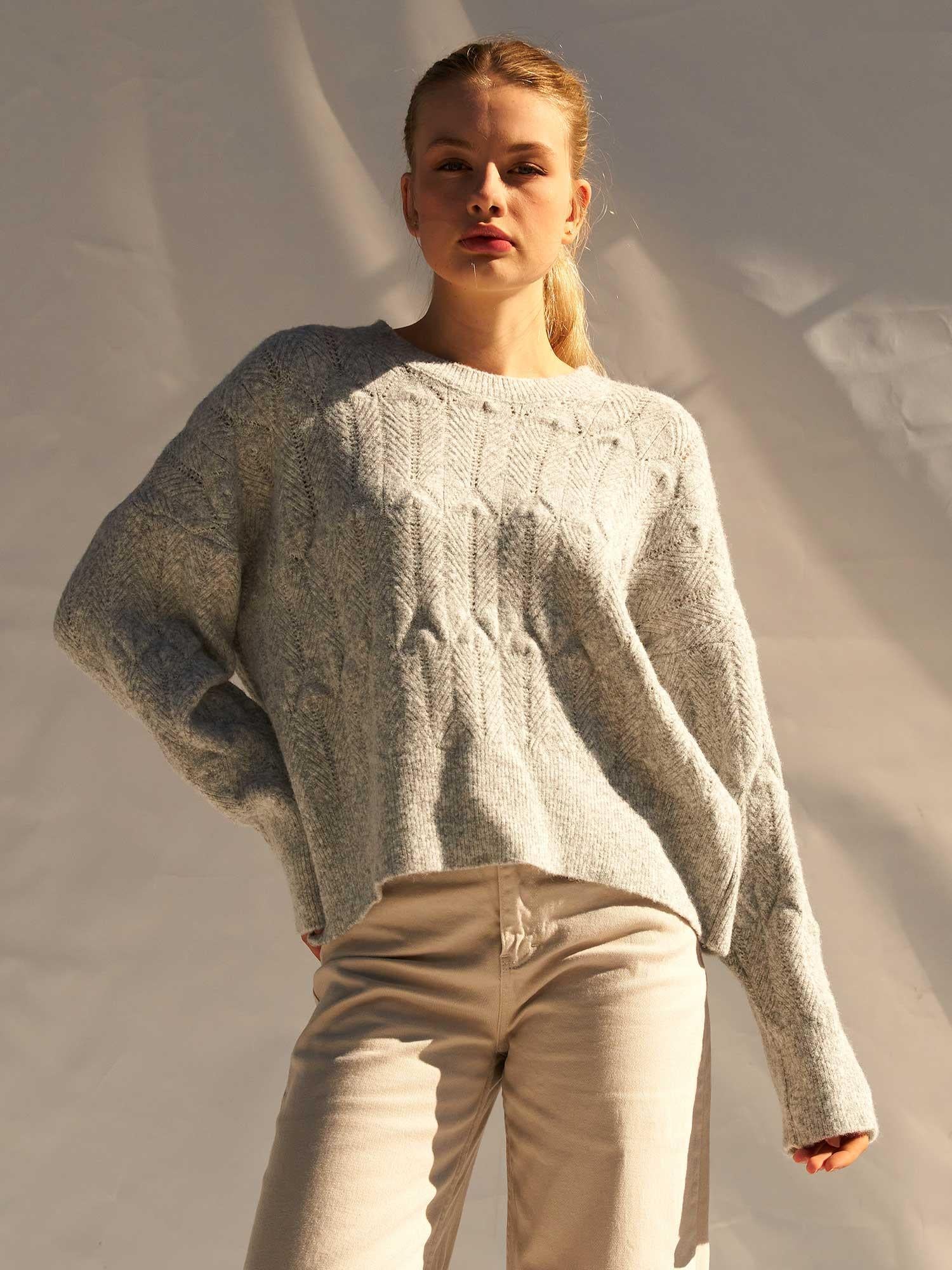 Oversize Crew Neck Knit Sweater with Diamond Pattern - Light Grey - Lefon - by Peralane