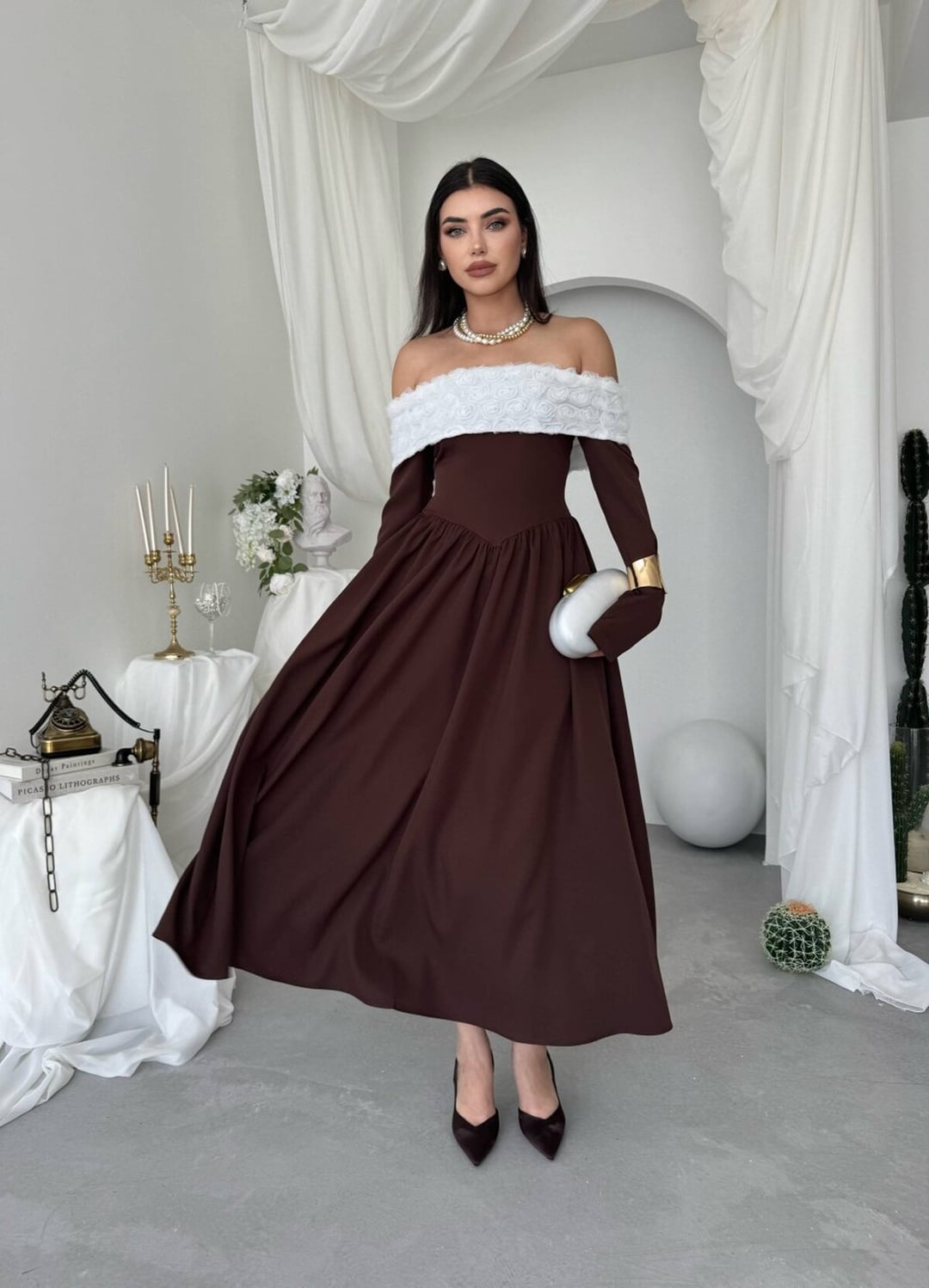 Off-Shoulder Long-Sleeve Dress in Dark Brown with Rose Pattern - Etika - by Peralane - photo 8