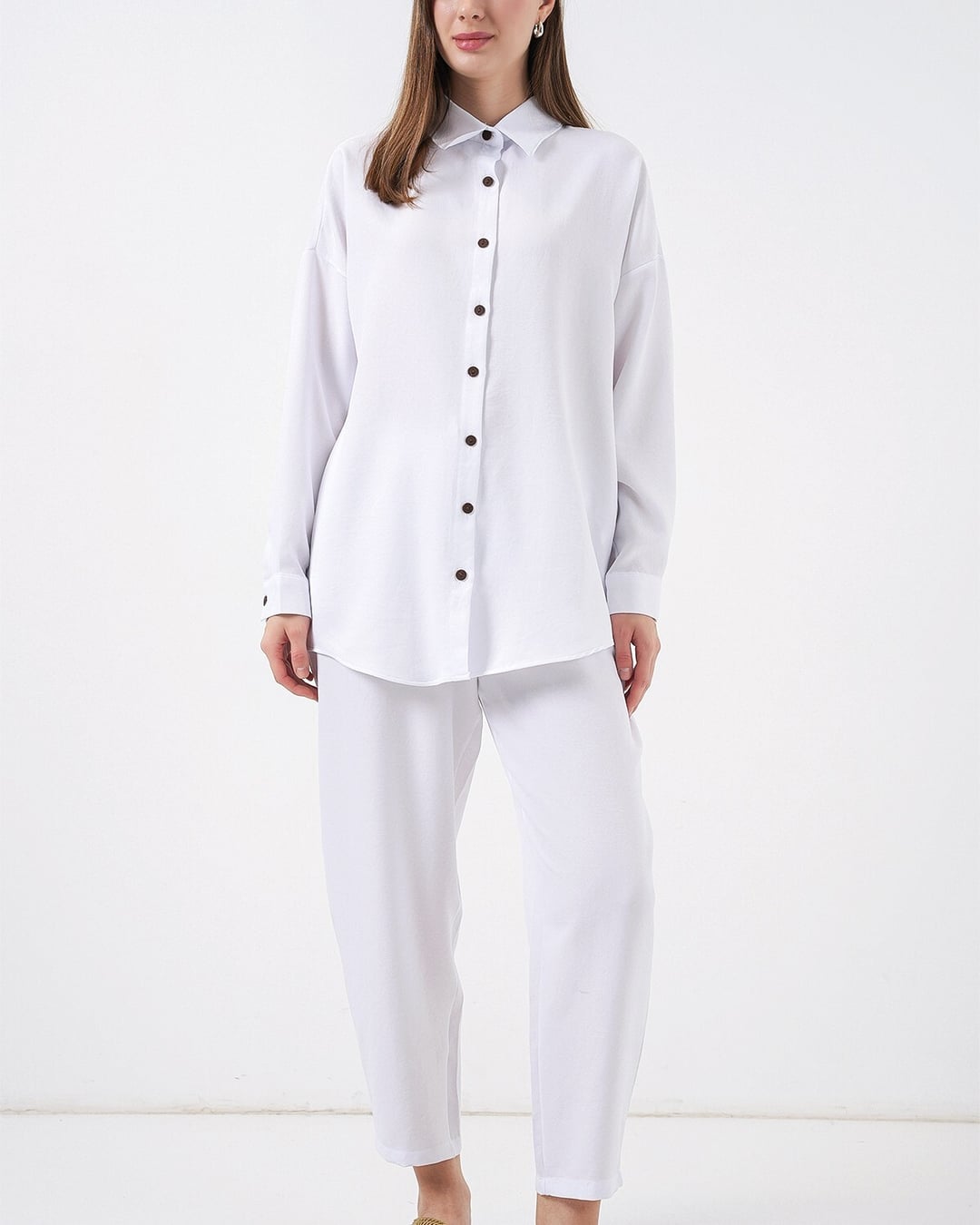 White Linen Two-Piece Set with Shirt and Trousers - Wholeskop - by Peralane - photo 3
