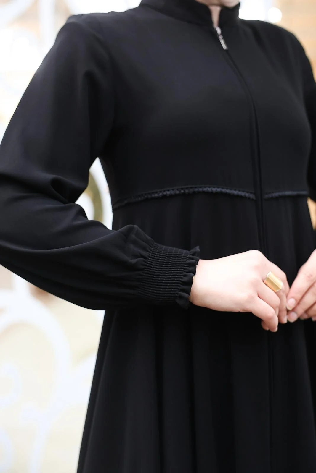 Black Scalloped Waist Abaya with Padded Shoulders and Elasticated Cuffs - Podyumplus - by Peralane - photo 4