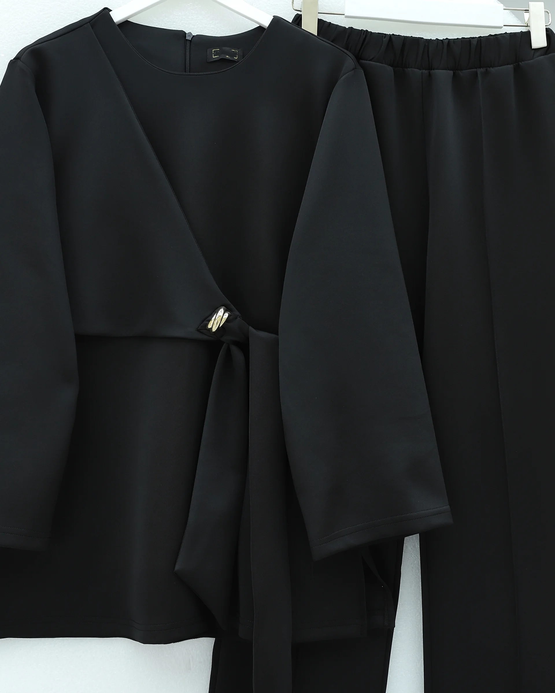 Buckle Cross-Tie Slit Trouser Two-Piece Scuba Set - Black - Podyumplus - by Peralane - photo 4