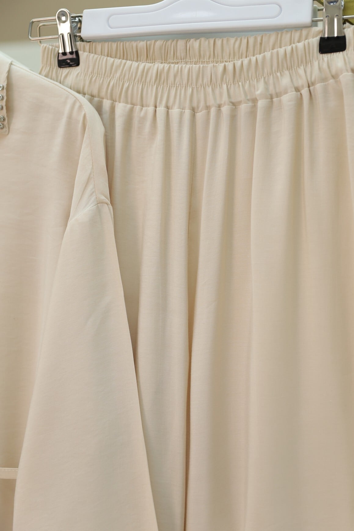 Stone-Collar Tie-Waist Blouse and Wide-Leg Trousers Set - Beige - Podyumplus - by Peralane - photo 6