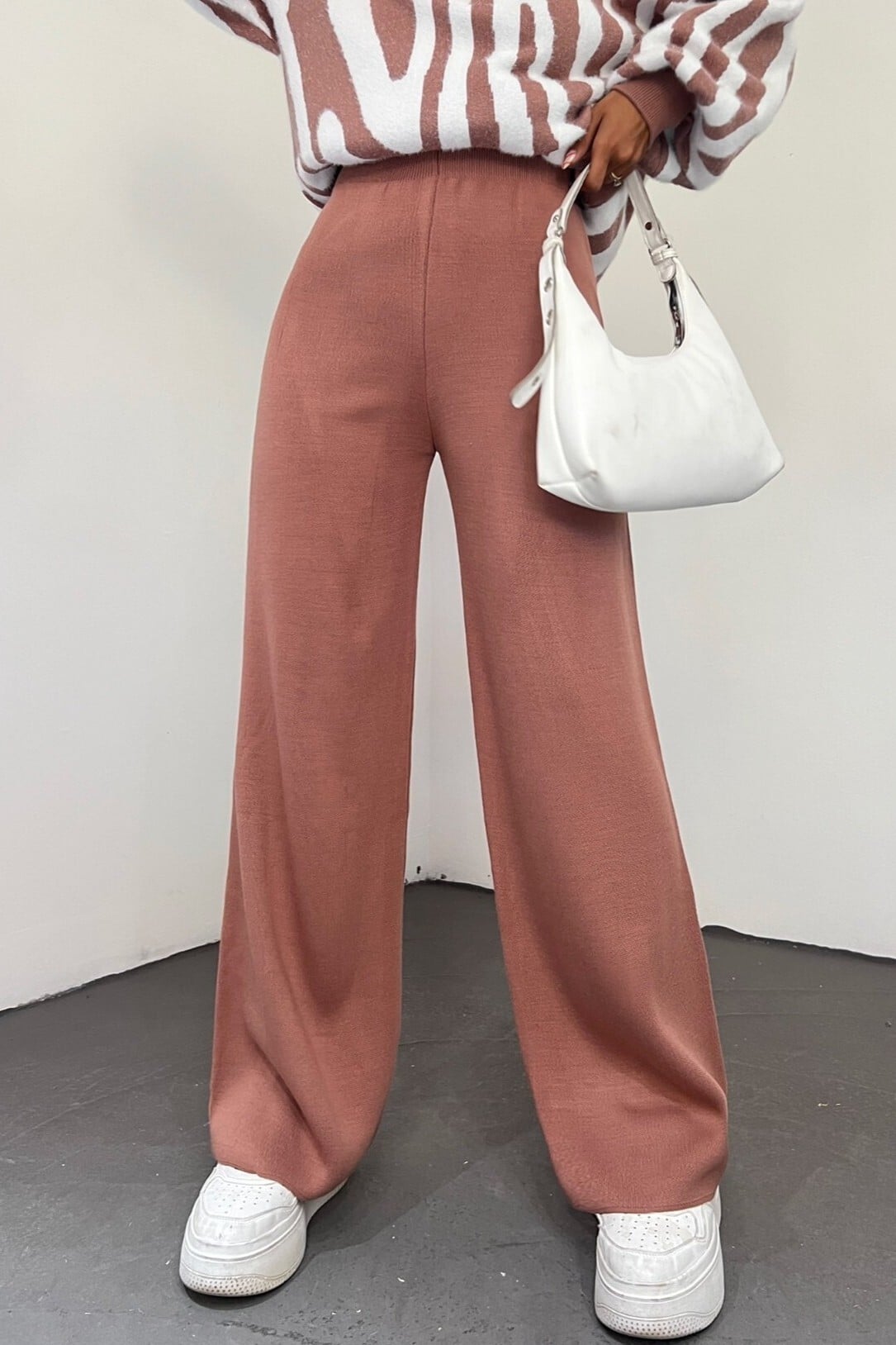 Wide-Leg Knit Trousers in Muted Rose - Podyumplus - by Peralane - photo 2
