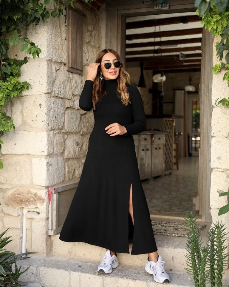 Women's Long-Sleeved Black High-Neck Midi Dress with Slit - Janes - by Peralane - photo 12