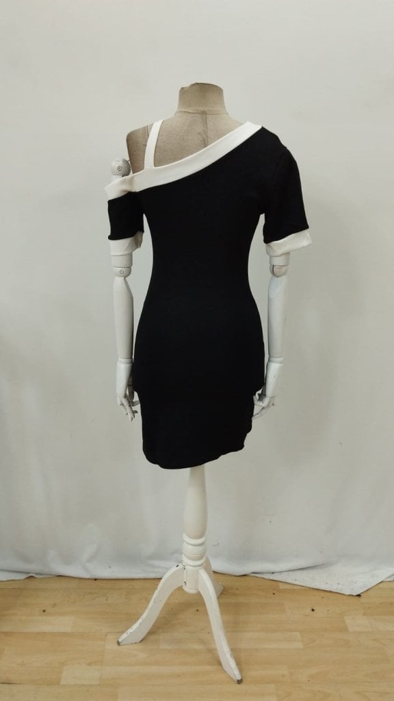 Women's Short Sleeve Asymmetric Cut Dress with Neck Trim and Accessory Detail - Janes - by Peralane - photo 8