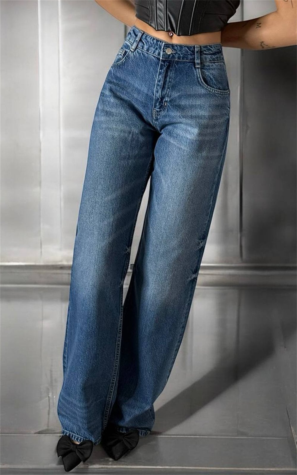 High Waist Baggy Flare Jeans in Medium Blue Wash - Lacarino Jeans - by Peralane