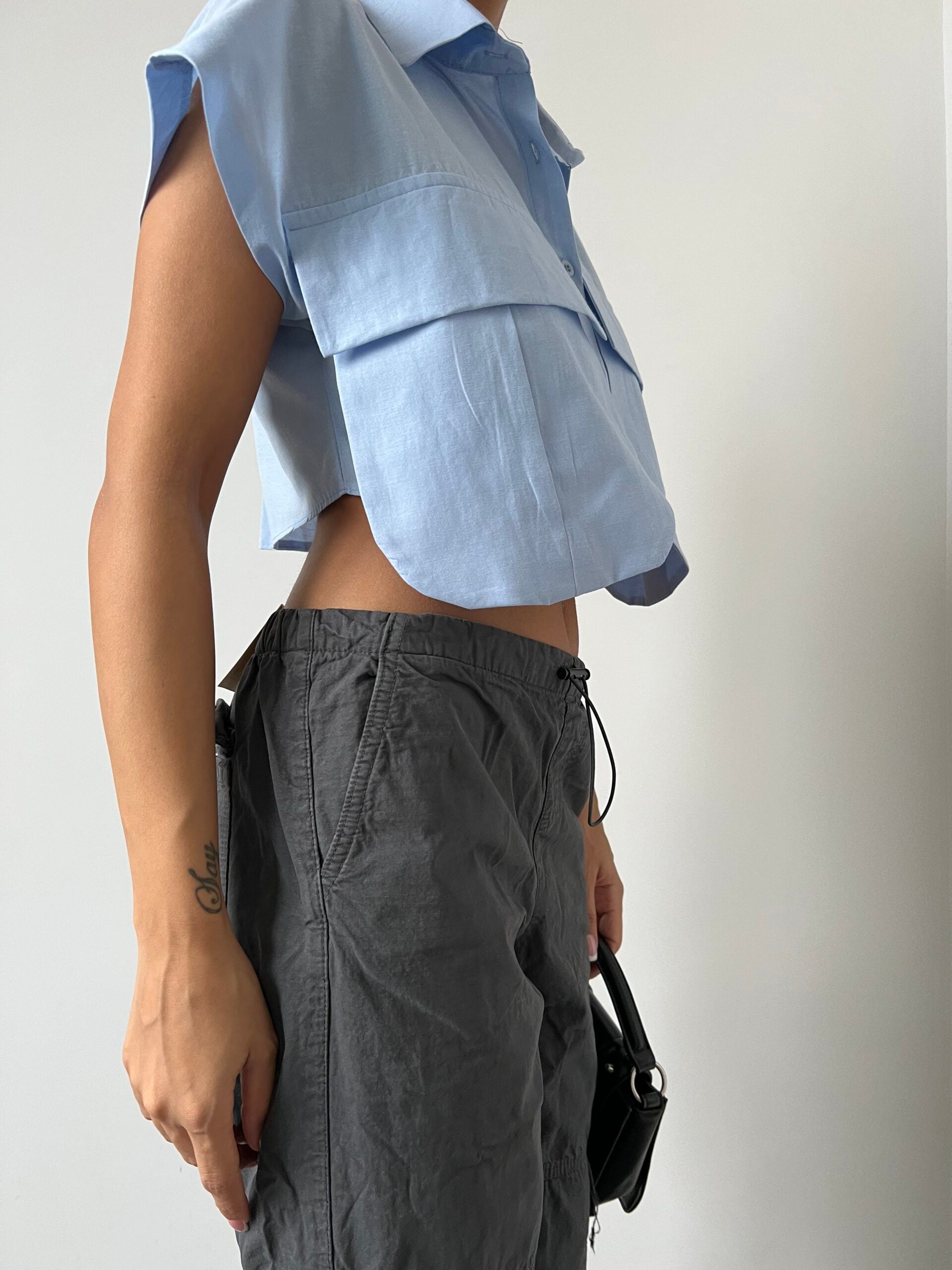 Light Blue Cropped Short-Sleeve Blouse with Pocket Detail - My Bee - by Peralane - photo 3