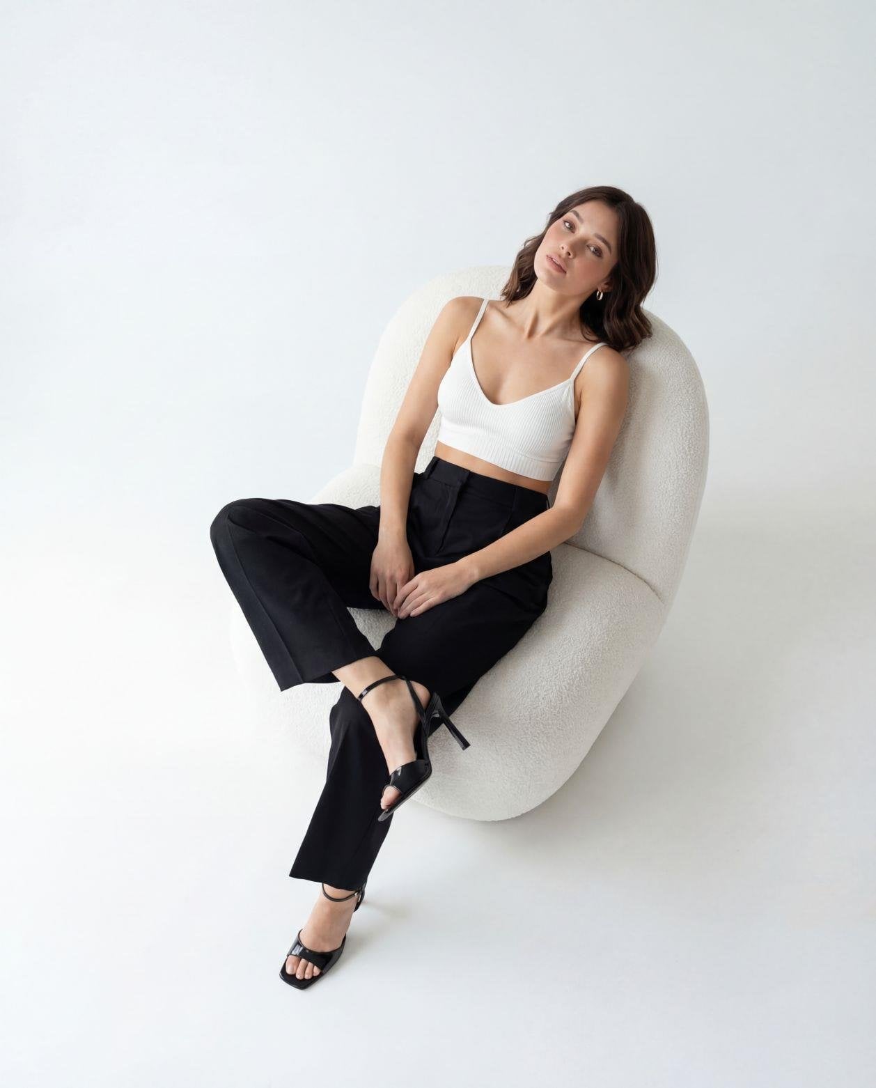 High-Waist Wide-Leg Trousers with Front Pleats - Black - Fame - by Peralane - photo 4