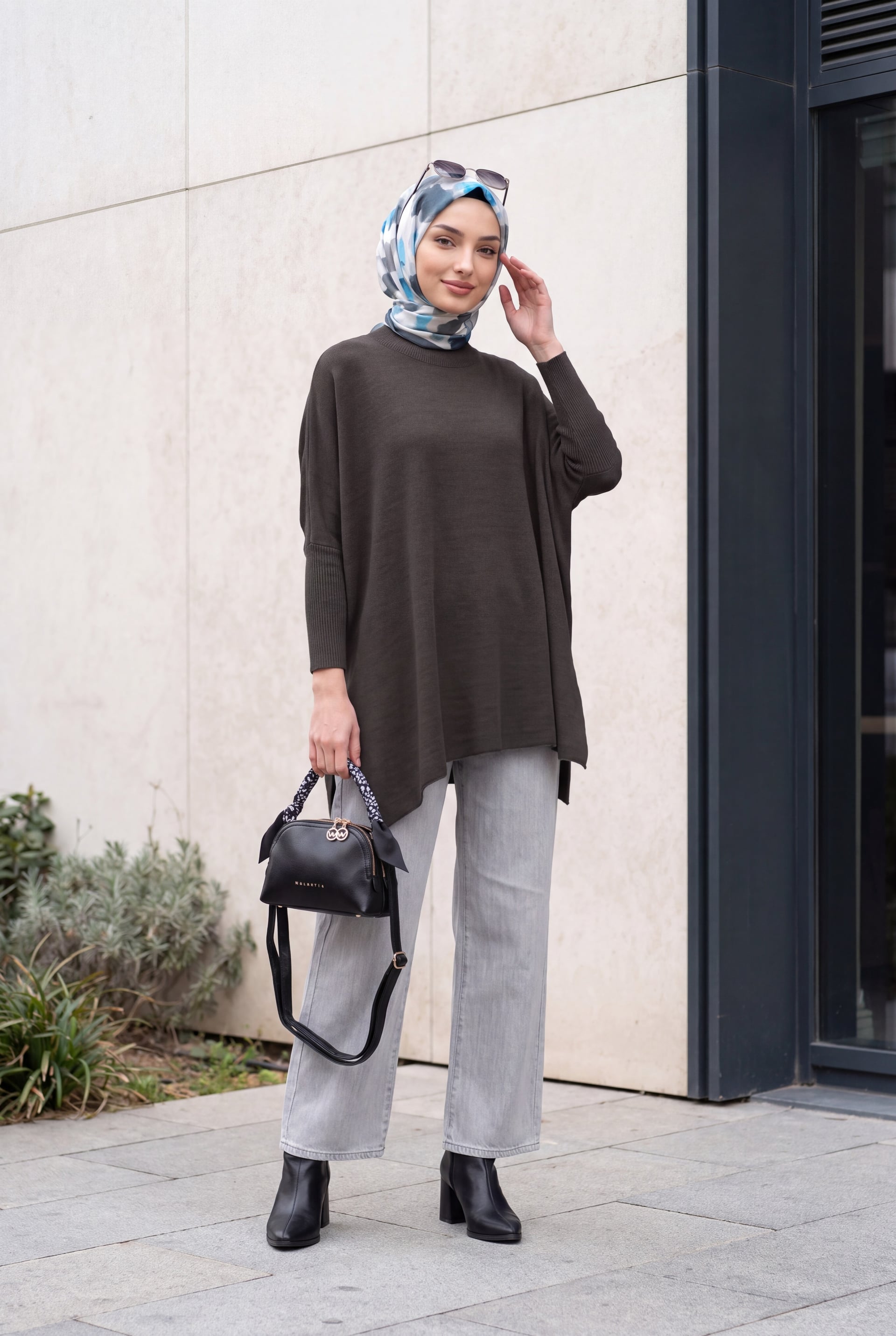 Side-Slit Oversize Poncho Sweater - Anthracite - Bigdart - by Peralane - photo 3