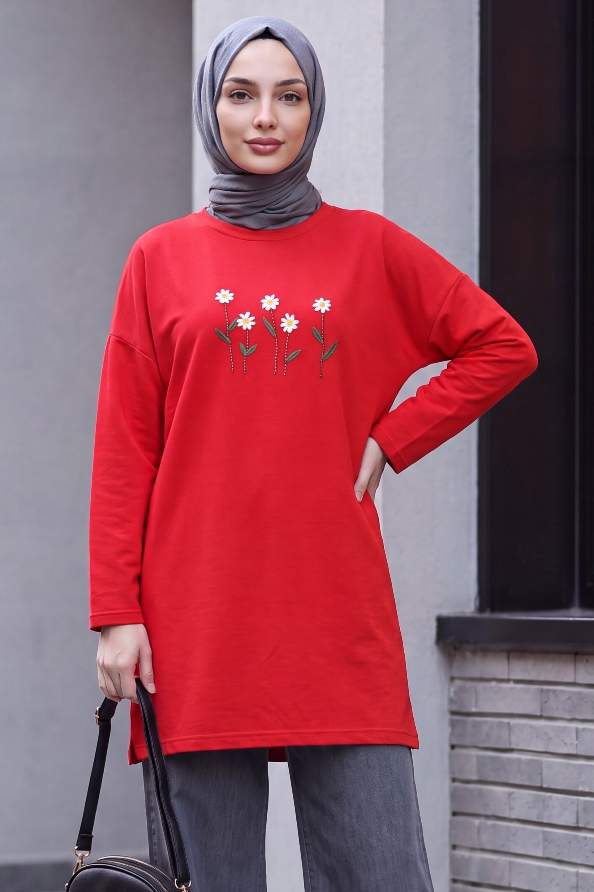 Red Daisy Embroidered Round Neck Knit Tunic - Podyumplus - by Peralane