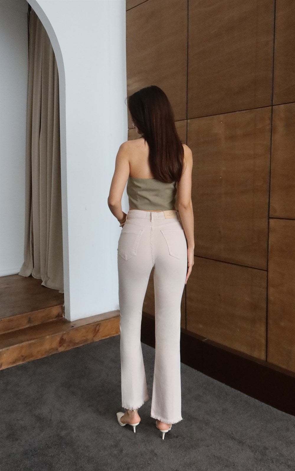 High Waist Frayed Hem Beige Jean Trousers with Olive Vest Set - Lacarino Jeans - by Peralane - photo 6